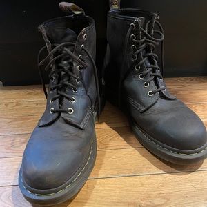 Dr. Martens Unisex-Adult 1460 Crazy Horse, size 10, dark brown matte